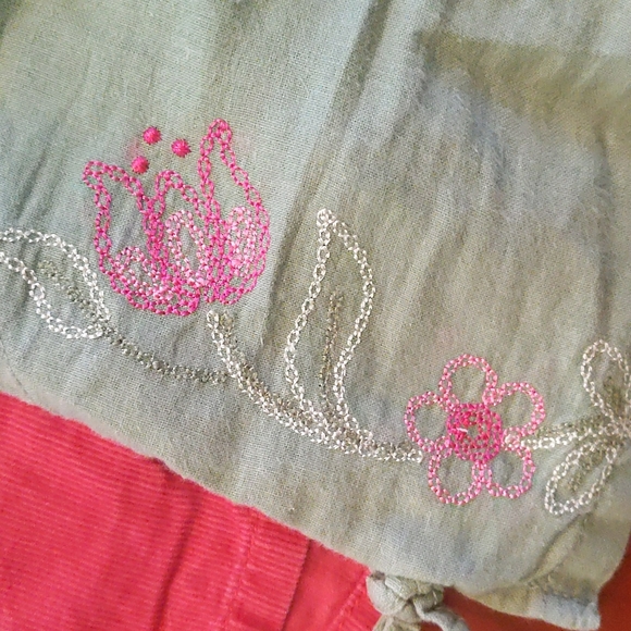 Girls Shorts Size 5 (2 pair) - Picture 2 of 6